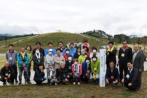 震災復興祈念公園椿植樹